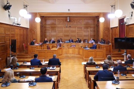 ΟΠΕΚΕΠΕ – Ξυλούρης: Ώρα «Φραπέ» στη εξεταστική, διφορούμενες δηλώσεις για αποκαλύψεις – Συνεχής ενημέρωση