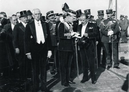 Βιβλίο: Η τεθλασμένη γραμμή της ελληνικής μοναρχίας