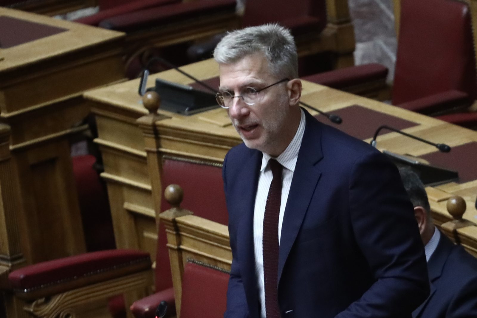 Πρώτα η εφαρμογή, μετά η διαβούλευση