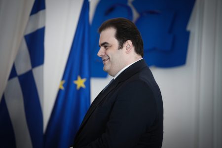 Πιερρακάκης: Υπέρ της αναδιάρθρωσης των ΕΛΤΑ