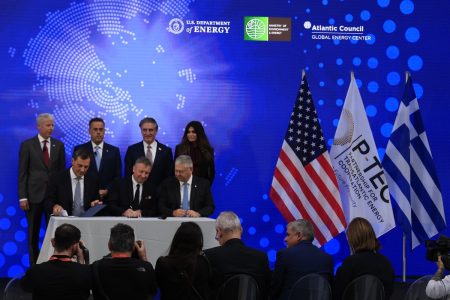 Η μεγάλη συμφωνία ExxonMobil και Hellenic Energy και το deal της γεώτρησης LNG