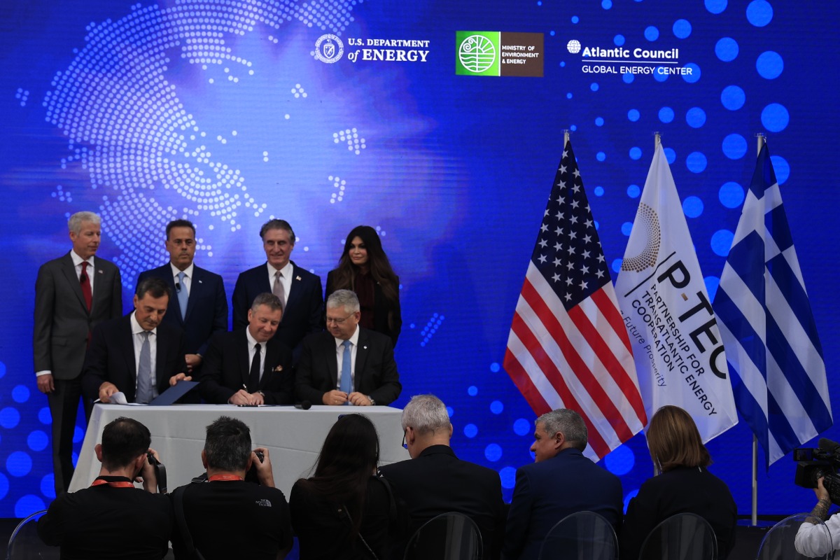 Η μεγάλη συμφωνία ExxonMobil και Hellenic Energy και το deal της γεώτρησης LNG