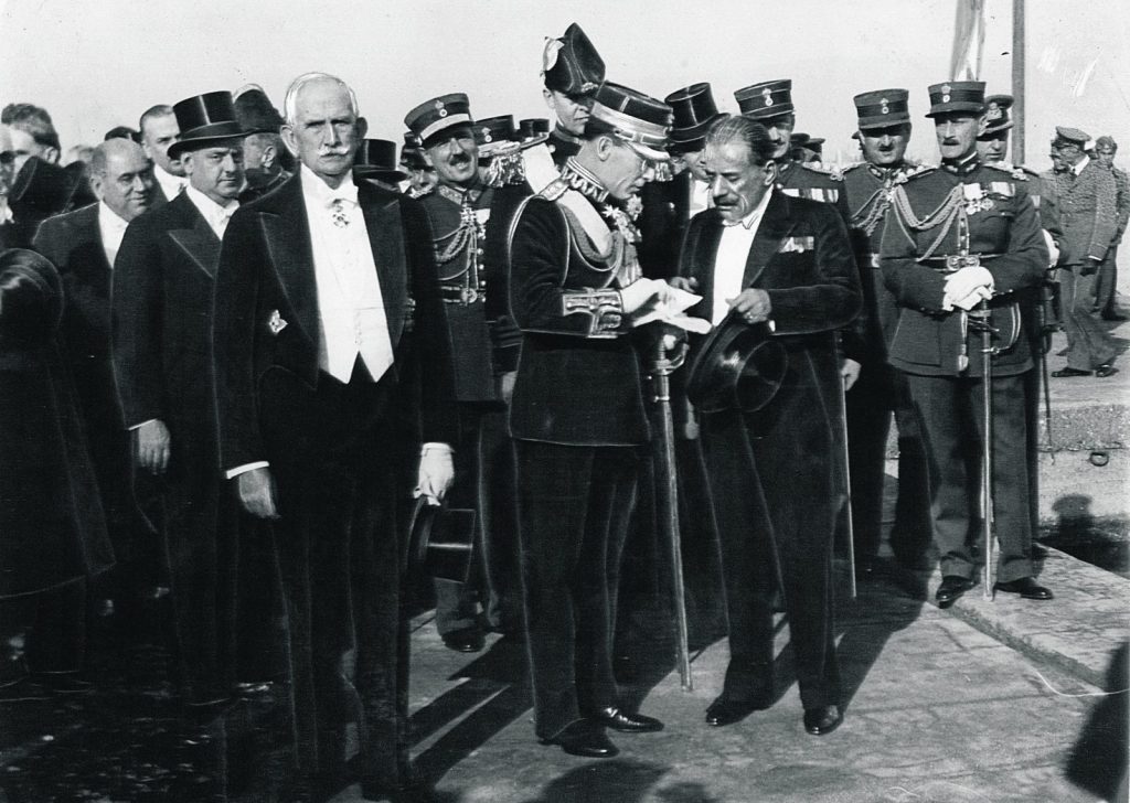 Βιβλίο: Η τεθλασμένη γραμμή της ελληνικής μοναρχίας