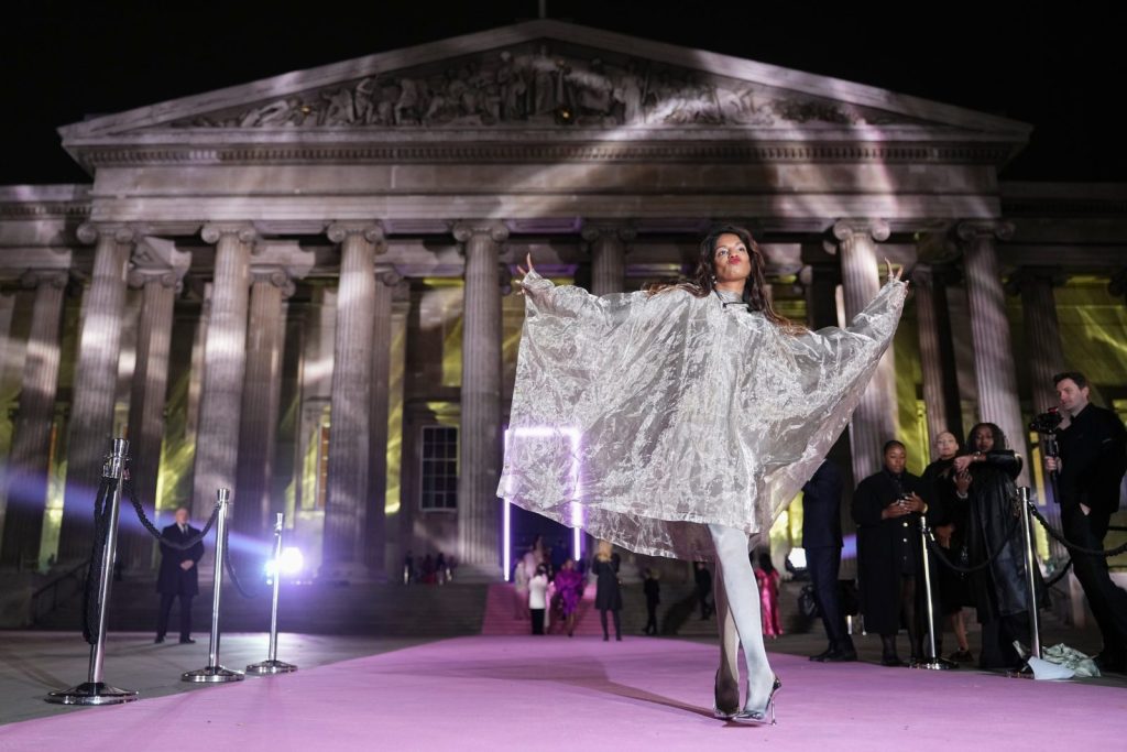 Το ροζ δείπνο της Αμνησίας