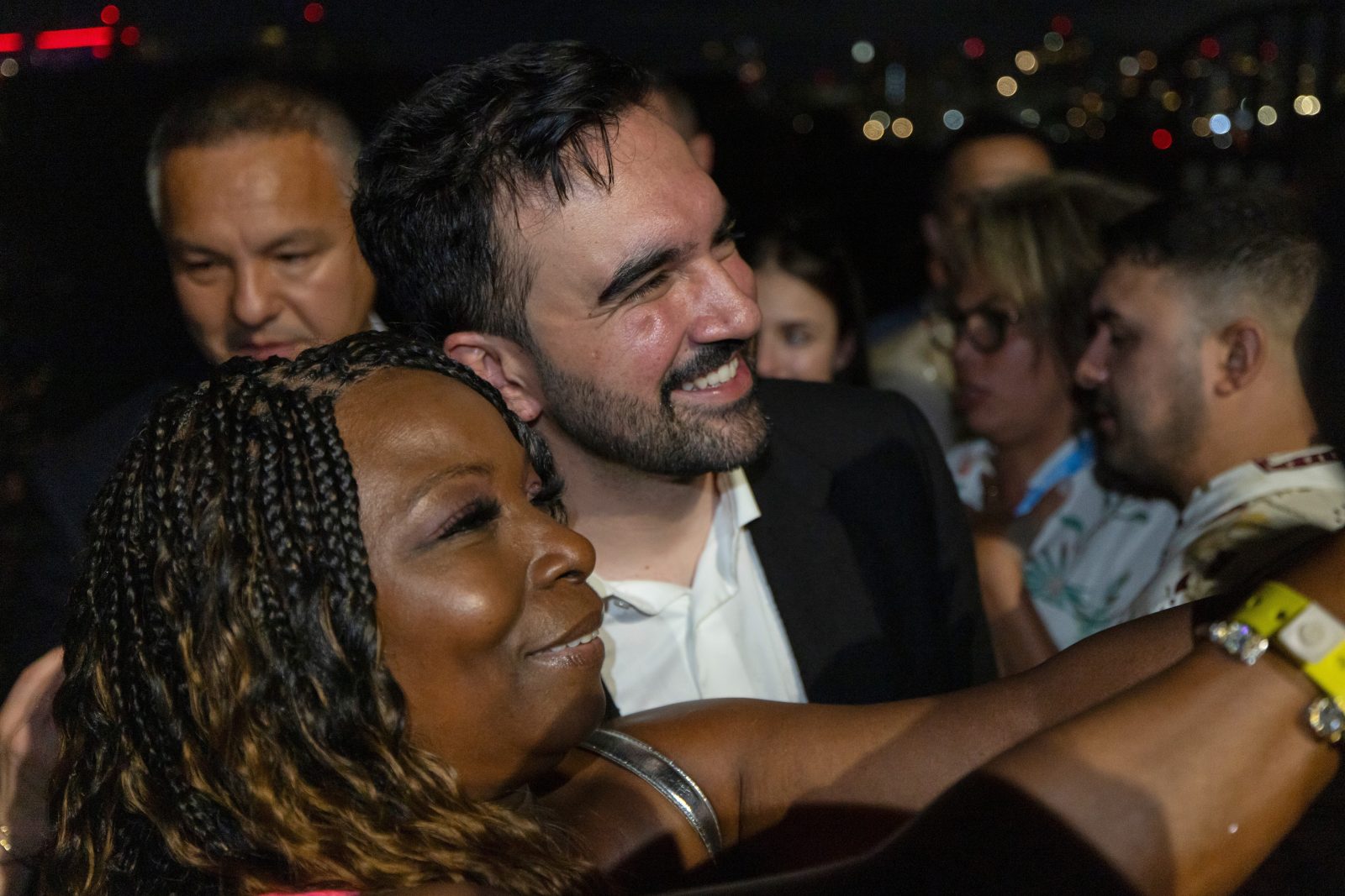 Ζ. Μαμντάνι: Οι γυναίκες του επιτελείου του – Η πολιτική διάσταση