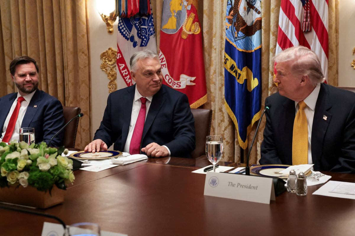 Εξαίρεση της Ουγγαρίας από κυρώσεις για το ρωσικό πετρέλαιο εξετάζει ο Τραμπ