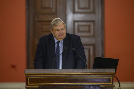 Βενιζέλος: Η κυβέρνηση μιλά ως αντίδικος των γονέων στα Τέμπη