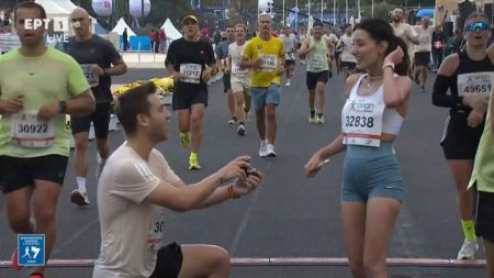 Έρωτας στον Μαραθώνιο: Η πρόταση γάμου που συγκίνησε το Καλλιμάρμαρο