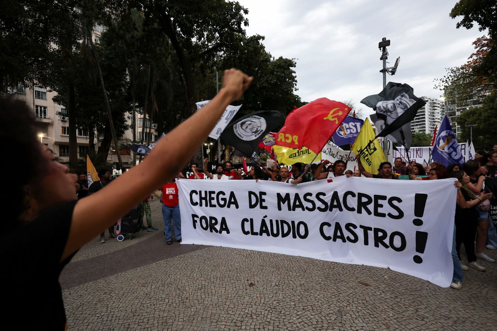 Μακελειό στο Ρίο: Εκατόμβη νεκρών, χωρίς ούτε έναν καταζητούμενο, στην πιο φονική αστυνομική επιχείρηση της Βραζιλίας