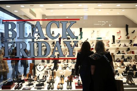 Έρχεται η Black Friday: Πότε πέφτει και ποιοι είναι αυτοί που θα ξοδέψουν τα περισσότερα