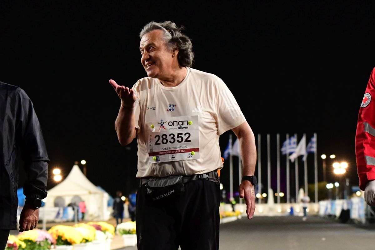 Μαραθώνιος: Καταχειροκροτήθηκε ο τελευταίος δρομέας – Έκανε 8 ώρες