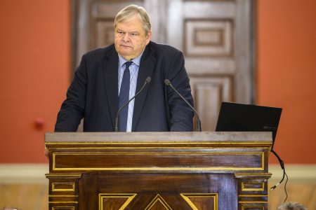 Κόντρα Βενιζέλου – Κυβέρνησης για το Άρθρο 86 – Τα εκατέρωθεν πυρά