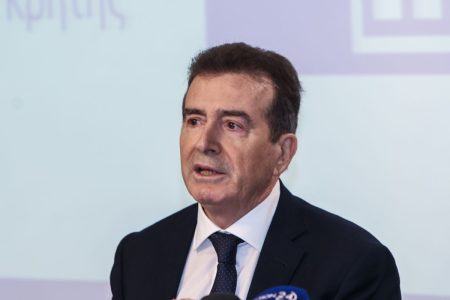 Χρυσοχοΐδης για αγρότες: «Δεν μπορεί να καταλαμβάνονται τελωνεία και λιμάνια»