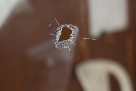 Τα κοπέλια και τα Καλάσνικοφ