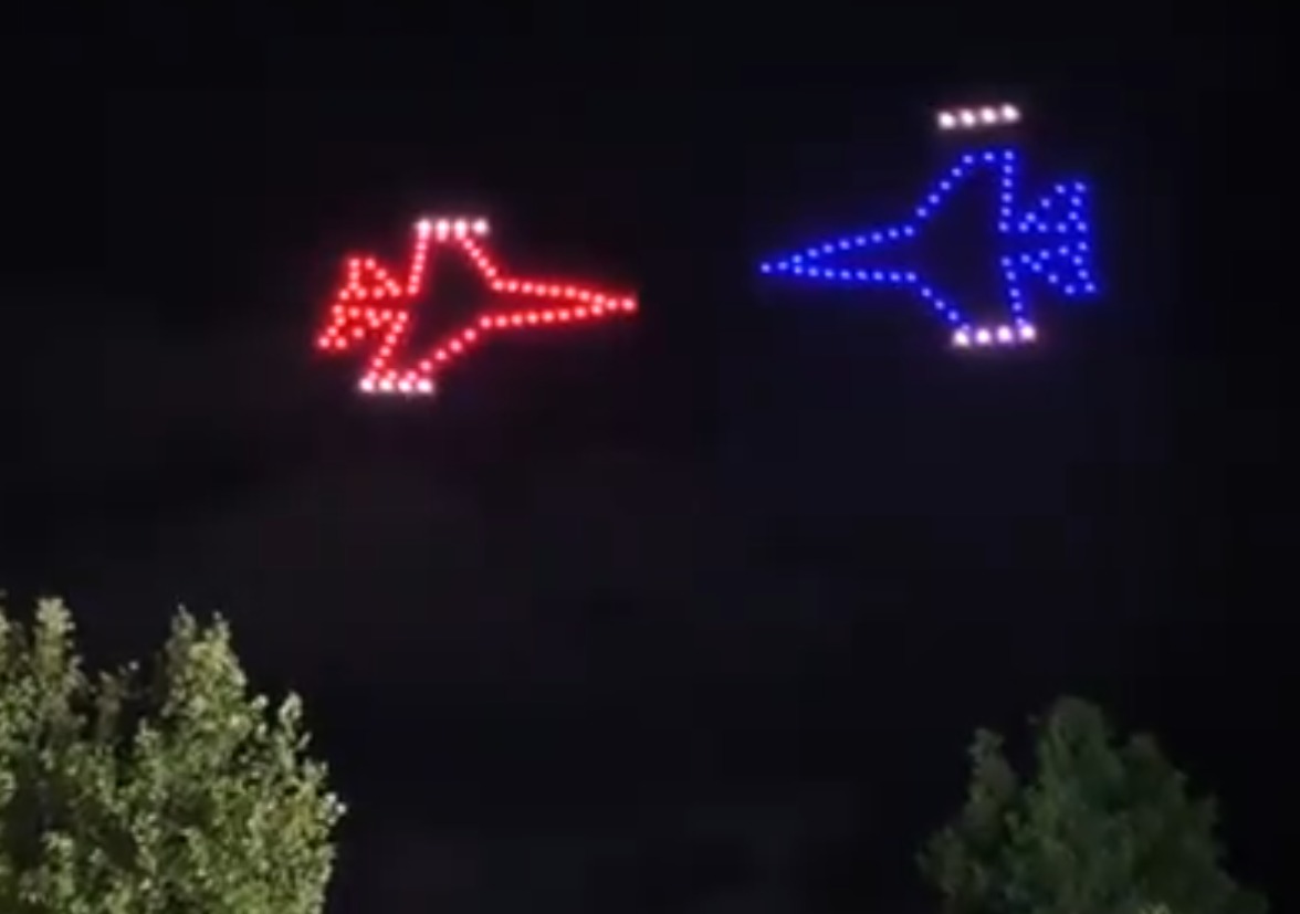 Βίντεο: Το εντυπωσιακό drone show με ελληνικό μαχητικό που καταρρίπτει τουρκικό