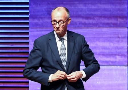 Γερμανία: Μερτς 70 ετών και ακόμα στο τιμόνι – Η υπομονή για την καγκελαρία, το δώρο της γυναίκας του