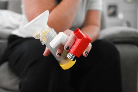 Κυστική ίνωση: Πού οφείλεται η ασθένεια; – Τα δεδομένα, οι νέες θεραπείες