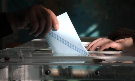 Δημοσκόπηση: Σταθερά μπροστά η ΝΔ – Θετικοί σε γεωτρήσεις και LNG οι πολίτες