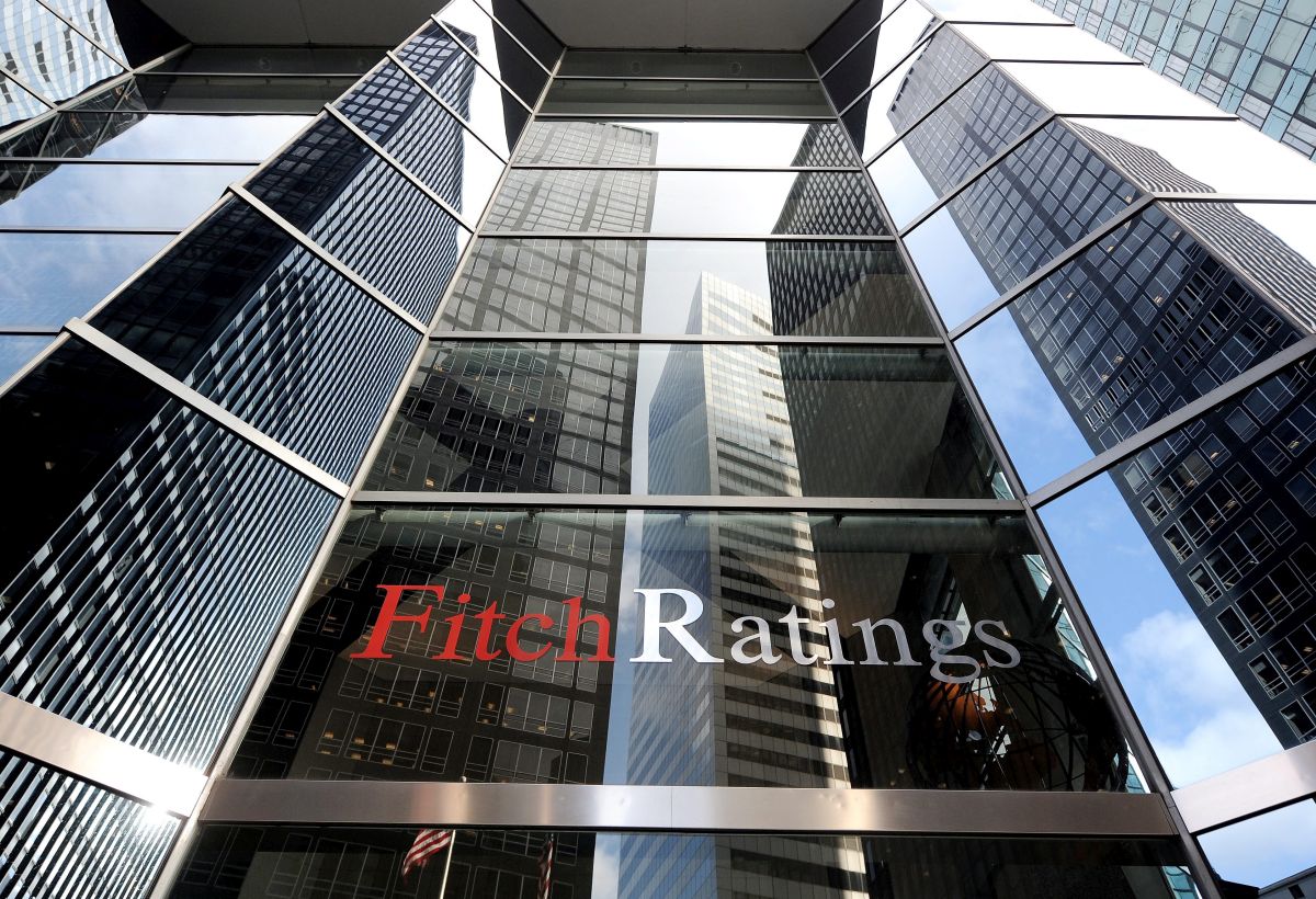 Fitch: Γιατί η Ελλάδα δεν ανεβαίνει στην επενδυτική κλίμακα «Α»