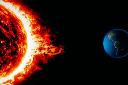 Ηλιακή καταιγίδα πλήττει τη Γη – Τι είναι και πώς θα τη δούμε
