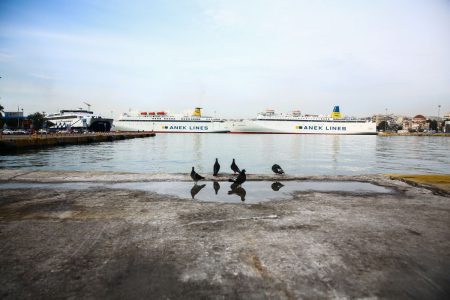 Σορός 70χρονου επέπλεε στο λιμάνι του Πειραιά