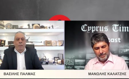 Κύπρος: Viral η στιγμή που ο υπουργός Άμυνας αντιλαμβάνεται τον σεισμό στον αέρα εκπομπής