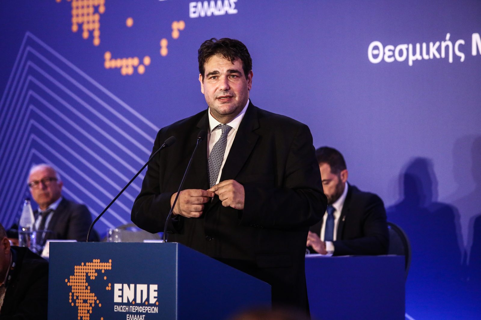 Λιβάνιος σε Δούκα: Καλώς ή κακώς, η Κυβέρνηση νομοθετεί – Η θέση του Χαρδαλιά στο συνέδριο της ΕΝΠΕ