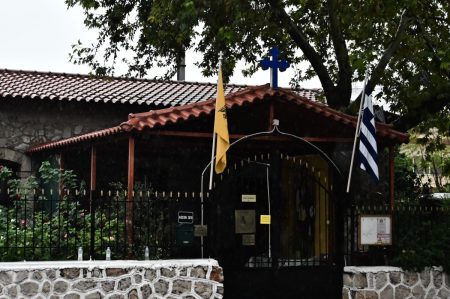 Στη φυλακή η φερόμενη αρχηγός του «ιερού» κυκλώματος – «Βρήκε την αδυναμία μου»