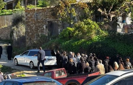 Αχαΐα: Σπαραγμός στην κηδεία του 3χρονου – Μπαλόνια στο σπίτι του