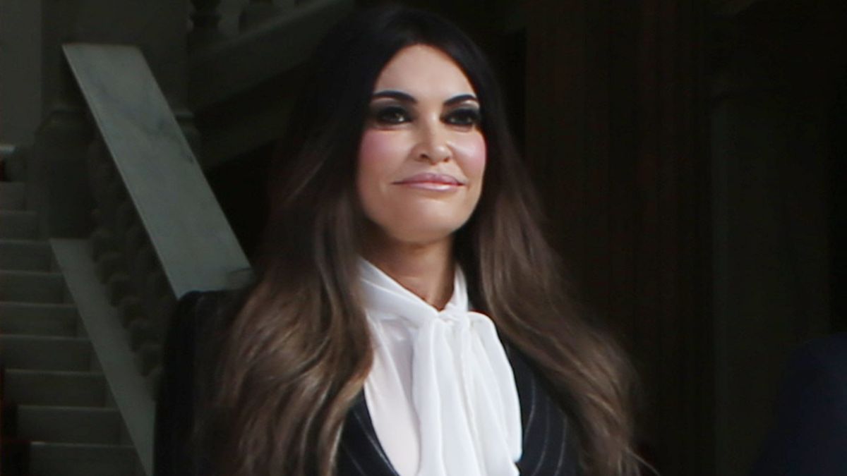 Kimberly Guilfoyle: Η «outfit φόρμουλα» που δεν αποτυγχάνει ποτέ στις on duty εμφανίσεις της