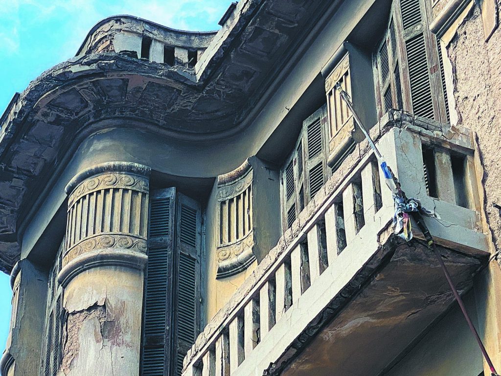 Ακίνητα – απειλή: Γιατί πρέπει να βαδίζουμε με το κεφάλι ψηλά