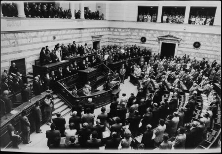 «1975: Αγωνίες για το νέο Σύνταγμα» – Μία προσωπική μαρτυρία για τη Μεταπολίτευση