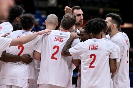 Κίναν Έβανς: Το μήνυμα στήριξης των συμπαικτών του στον Ολυμπιακό