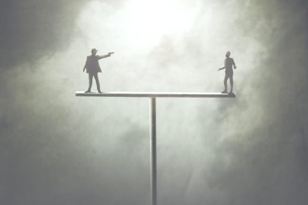 Βρώμικα όπλα, καθαρές λύσεις