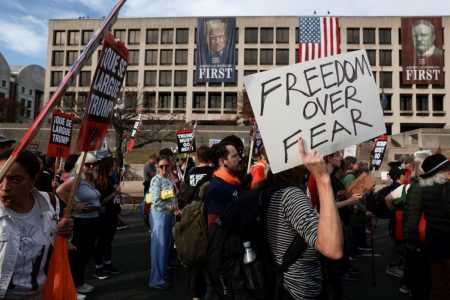 Απογοητευμένοι από τη δημοκρατία οι πολίτες σε χώρες της Δύσης – Τι ζητούν