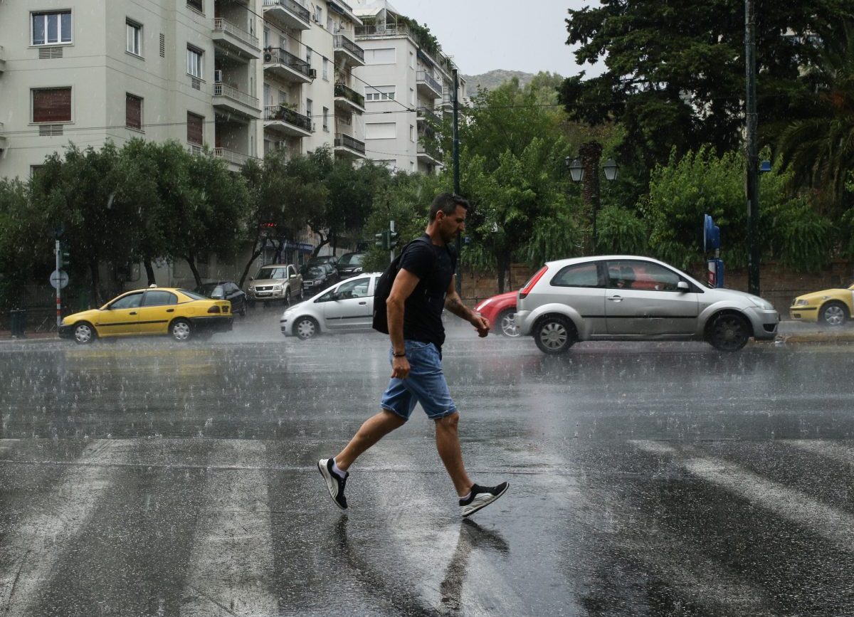 Καιρός: Έρχεται χειμώνας με καταιγίδες – Σε ποιες περιοχές πέφτει η θερμοκρασία