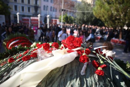 Επεισόδια στο Πολυτεχνείο – Τραυματίες μεταφέρθηκαν στο νοσοκομείο