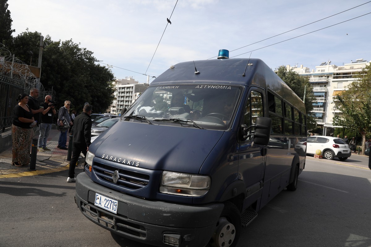 Σπείρα χαμαιλέων με κέντρα δράσης σε Αγία Βαρβάρα και Ζεφύρι – Πώς δρούσε