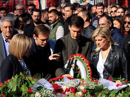 Πολυτεχνείο: Κατέθεσε στεφάνι αντιπροσωπεία του ΠαΣοΚ