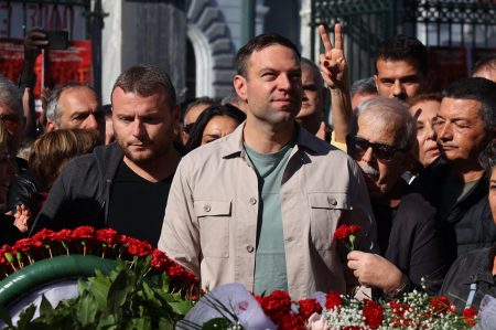 Στο Πολυτεχνείο ο Στέφανος Κασσελάκης – Κατέθεσε στεφάνι στο Μνημείο