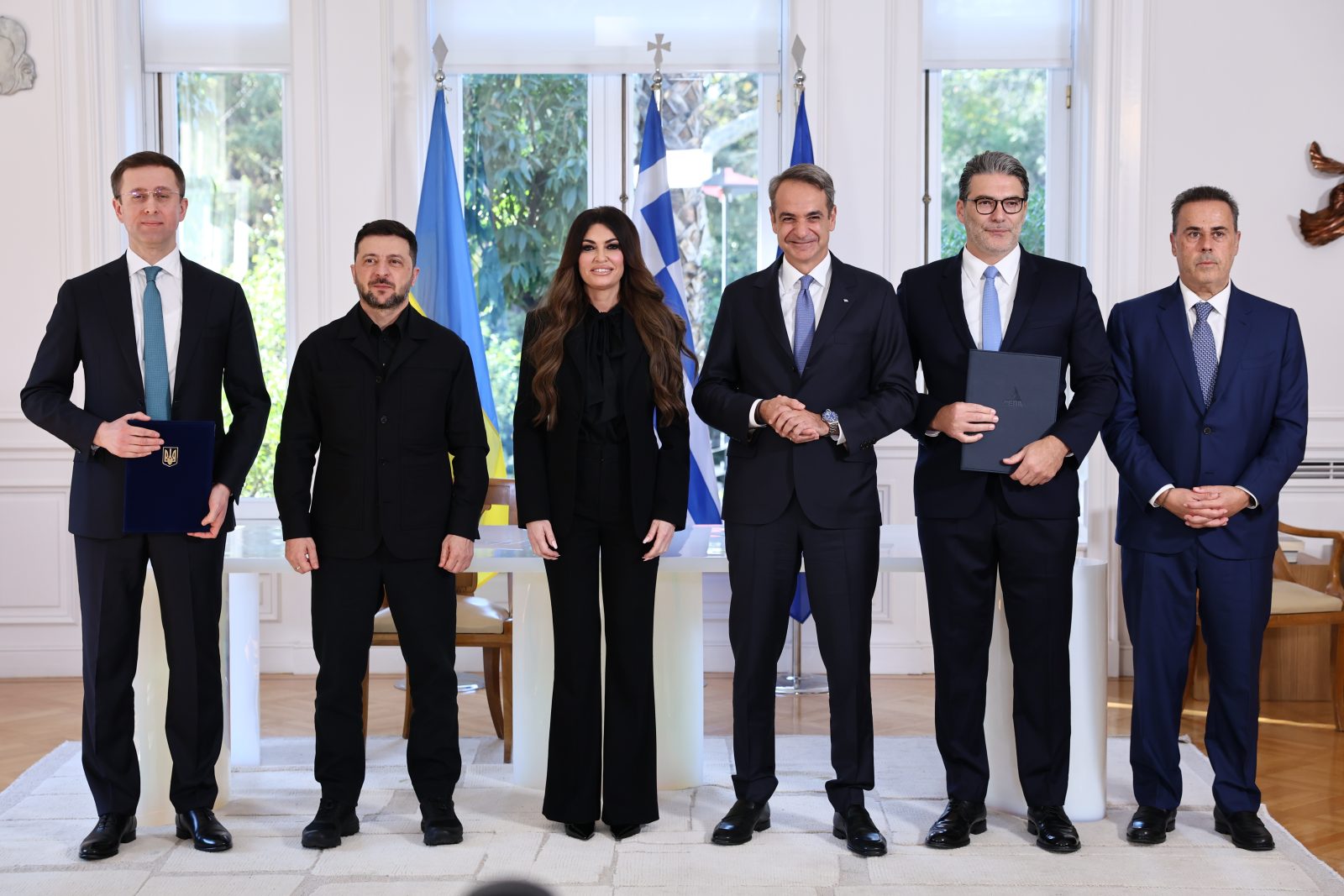 «Επεσαν» οι υπογραφές για την μεταφορά LNG από την Ελλάδα στην Ουκρανία – Τι προβλέπει η συμφωνία