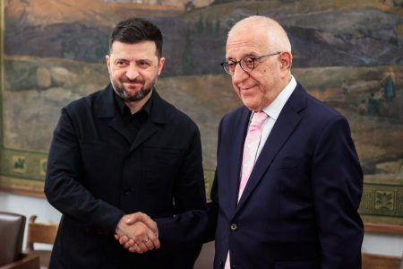 Κακλαμάνης σε Ζελένσκι: «Για να πετύχει η ειρήνη χρειάζεται κατάπαυση πυρός χωρίς προϋποθέσεις»