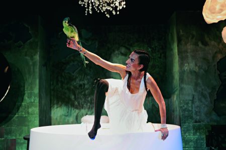 Μ.Α.Ι.Ρ.Ο.Υ.Λ.Α.: Ένας μονόλογος που ξεσκεπάζει τα κλισέ της καθημερινότητας