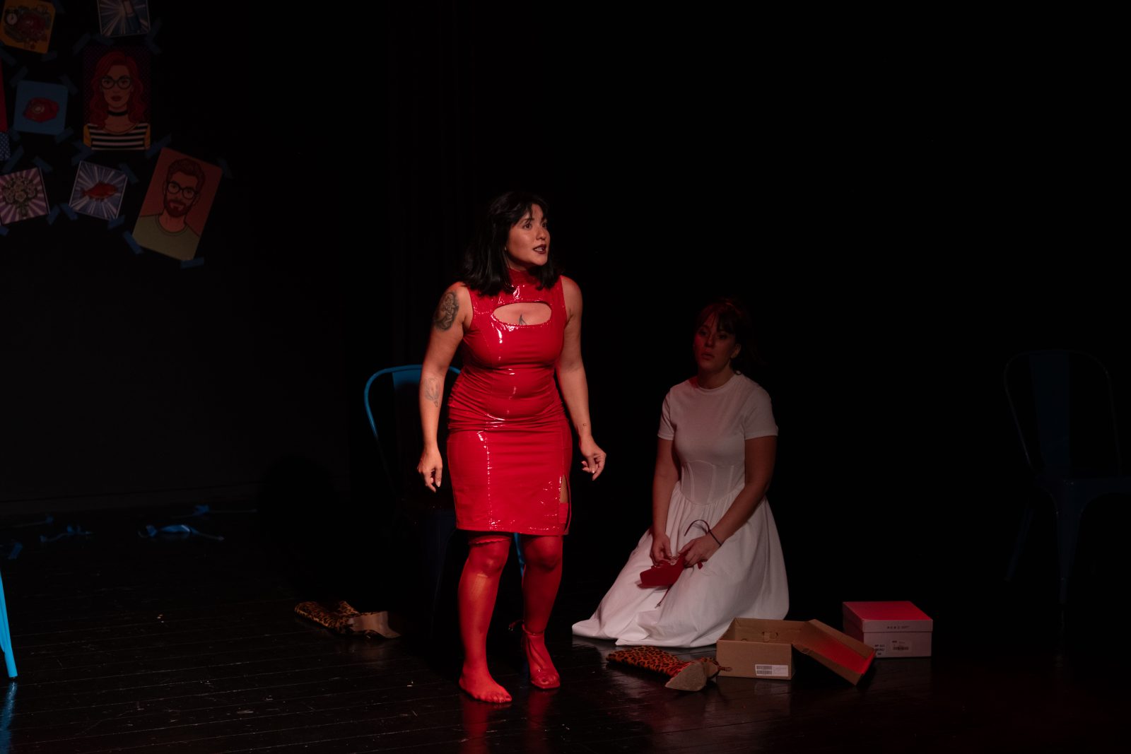 Ο Κόσμος που Γύρισε Ανάποδα: Μια αιχμηρή κωμωδία για τη Γενιά Ζ