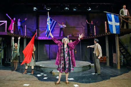 Η μητέρα του σκύλου: Διατρέχοντας την ελληνική ιστορία με μια γοητευτική ηρωίδα