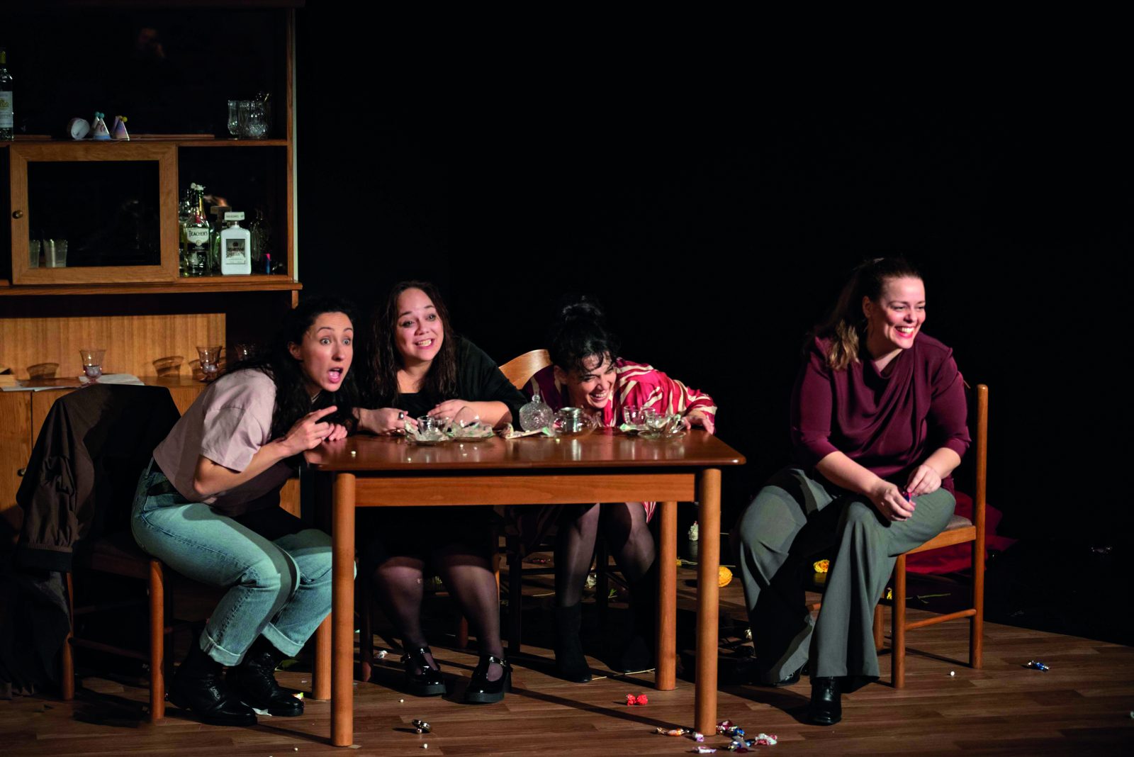 Με Δύναμη Από Την Κηφισιά: Μια γλυκόπικρη κωμωδία γένους θηλυκού