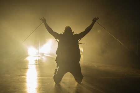 Merde: Η τρέλα του ελληνικού θεάτρου ως απολαυστική φαρσοκωμωδία