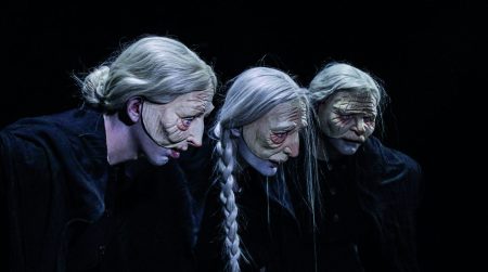 Οι Γριές Που Μαζεύουν Την Τσουκνίδα: Μια ιδιαίτερη και τρυφερή ιστορία για τις Ελληνίδες γιαγιάδες