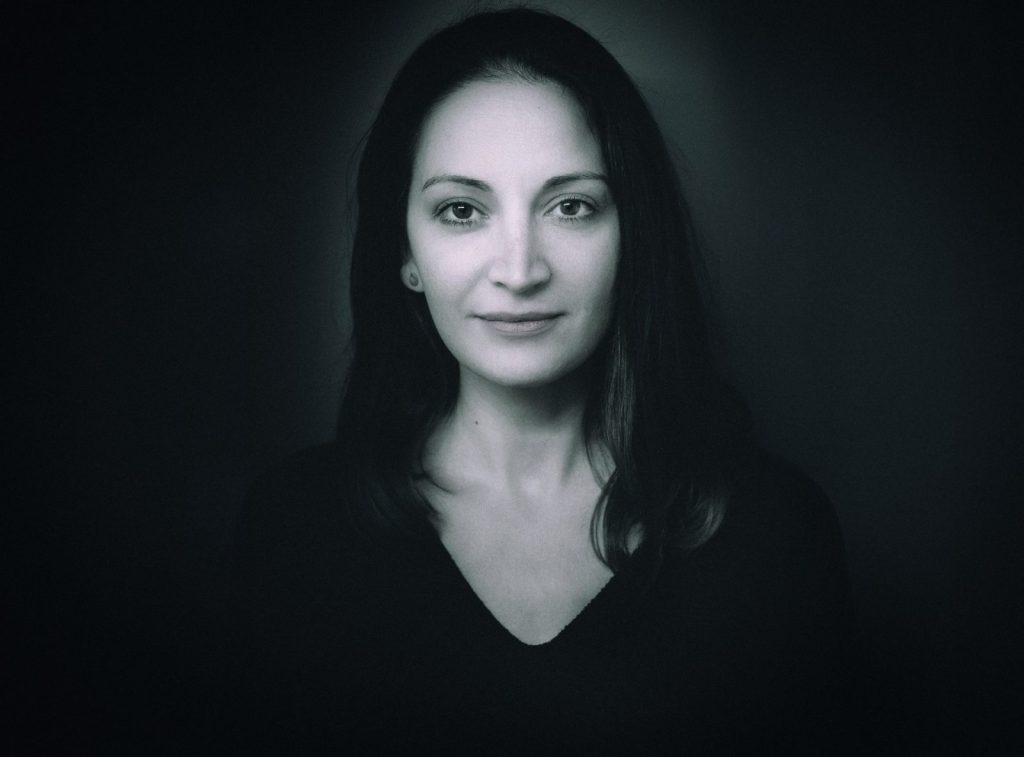 Οι Γείτονες Από Πάνω: Μια ισπανική κωμωδία για σχέσεις που ζητούν αφύπνιση