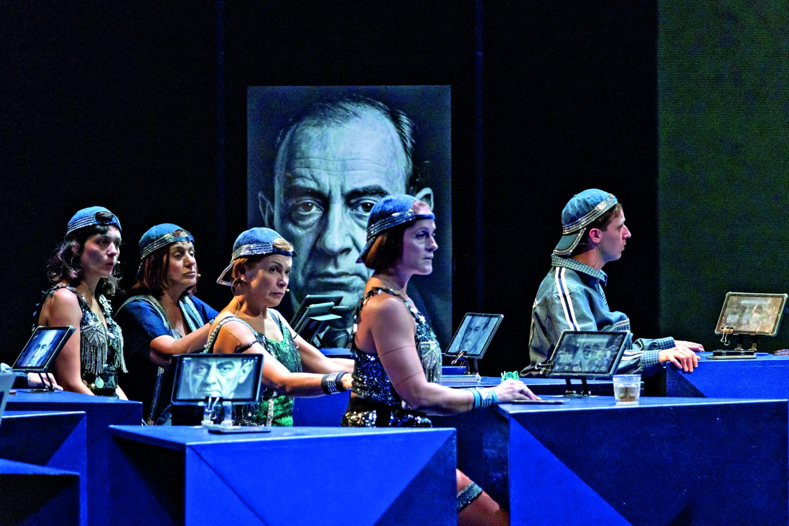 SILLILAB: No Difference Between Ho Ho Ho!!!: Ένα θεατρικό σύμπαν για την ιδιοφυΐα Τζον φον Νόιμαν